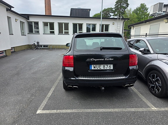 Porsche Cayenne Turbo 3 of 5