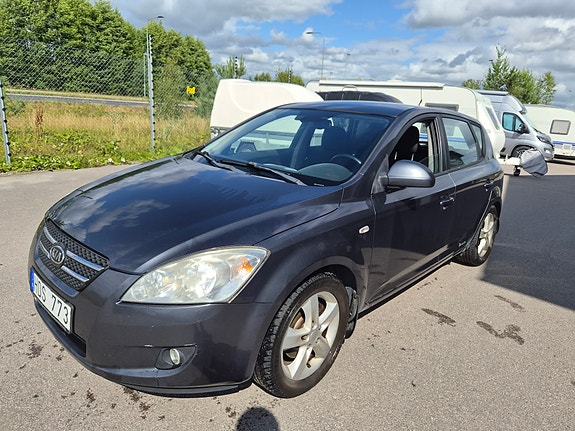 Kia Ceed 3 of 5