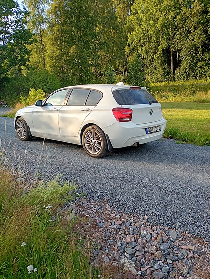 BMW 116i 4 of 7