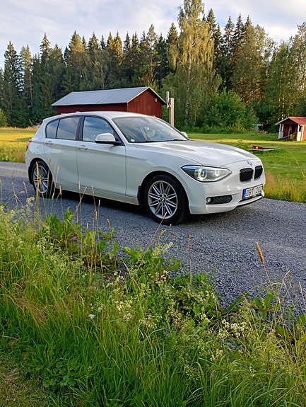 BMW 116i 2 of 7