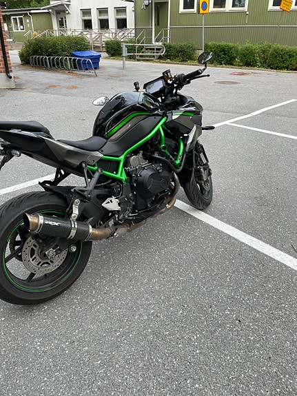 Kawasaki ZH2 6 of 8