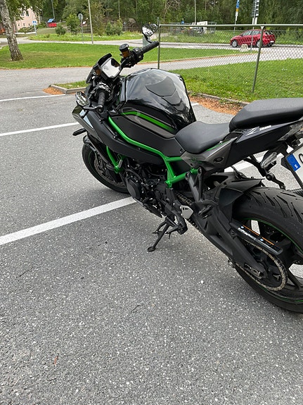 Kawasaki ZH2 7 of 8