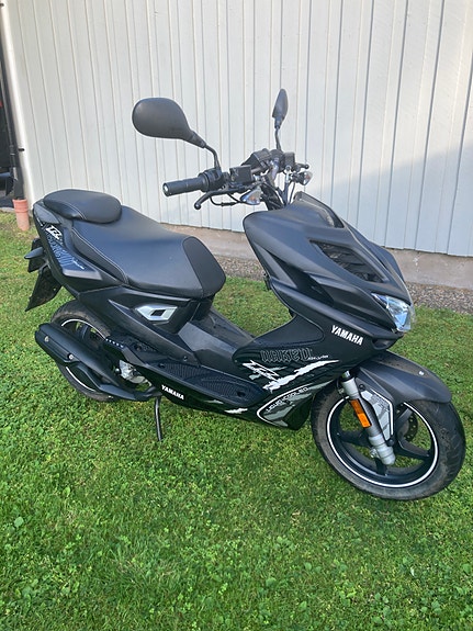 Yamaha AEROX Naked 3 of 4