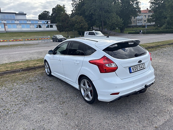 Ford Focus 2 of 5
