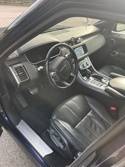 Land Rover Range Rover Sport 18 of 21
