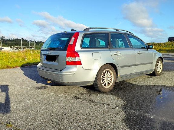 Volvo V50 4 of 5