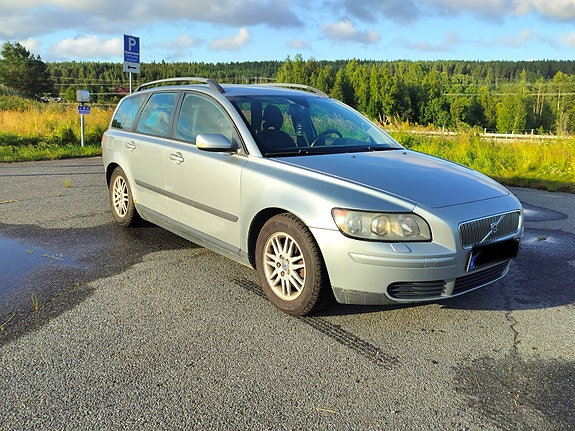 Volvo V50 3 of 5