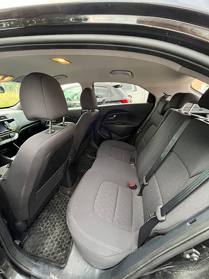 Kia Rio 10 of 13