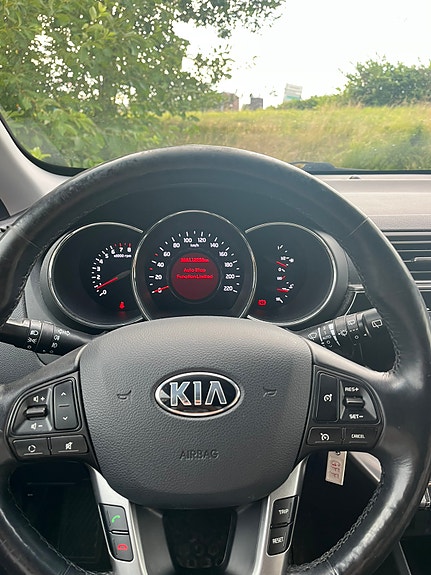 Kia Rio 8 of 13