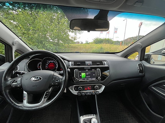 Kia Rio 9 of 13