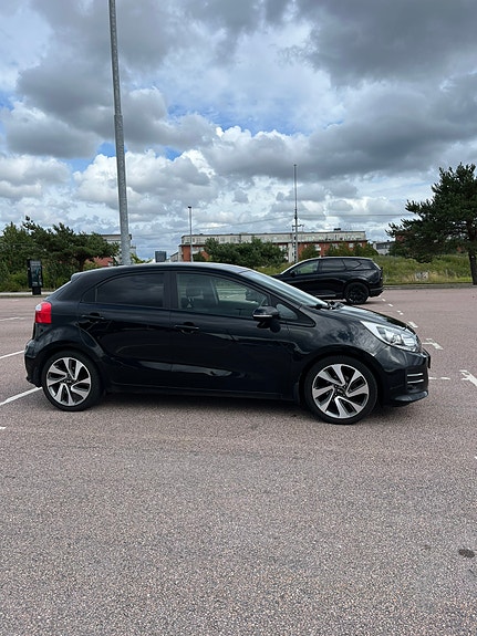 Kia Rio 2 of 5