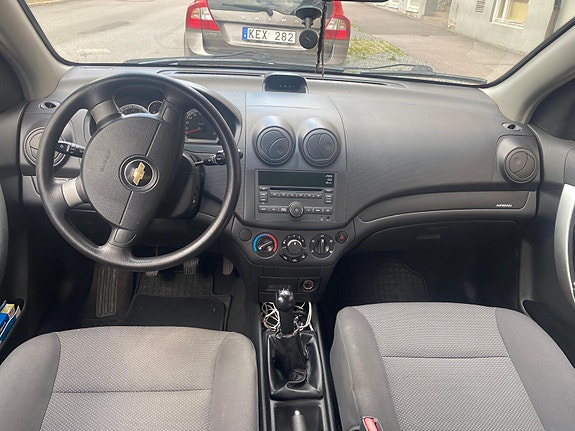 Chevrolet Aveo 4 of 5