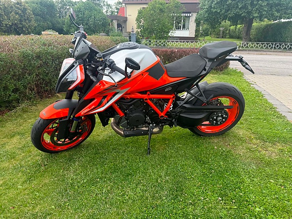 KTM 1290 Super Duke R EVO 4 of 6