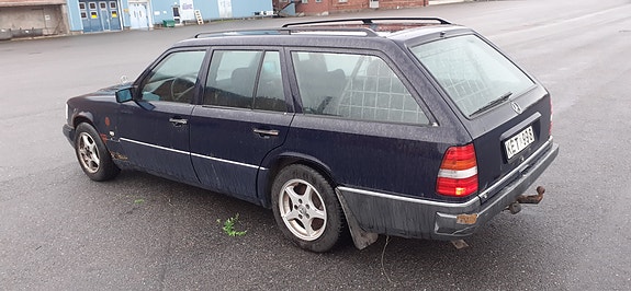 Mercedes-Benz E220 3 of 6