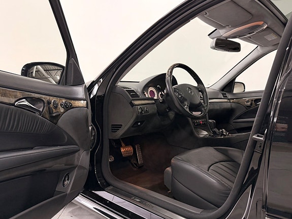 Mercedes-Benz E55 13 of 30