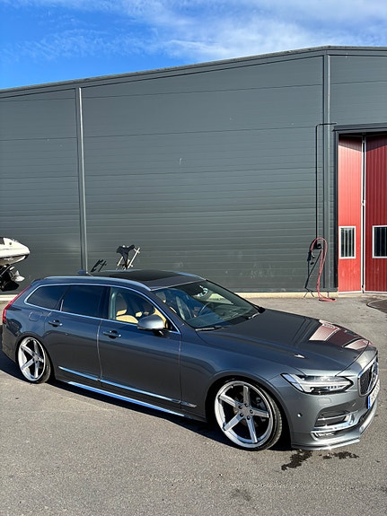 Volvo V90 2 of 13