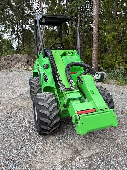 Avant 745 Optidrive med skopa och gafflar 5 of 6