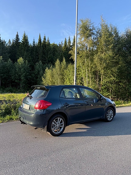 Toyota Auris 4 of 5