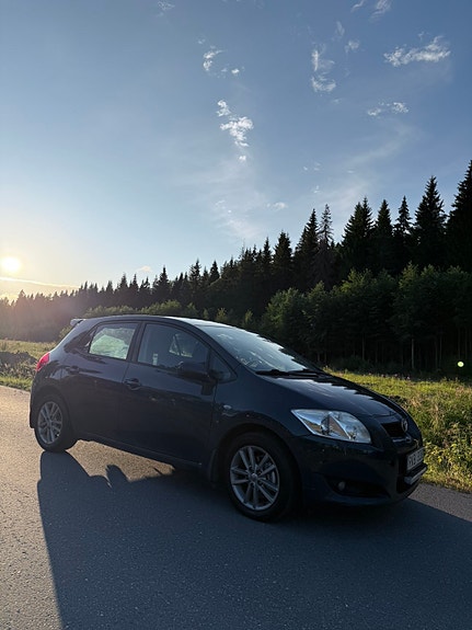 Toyota Auris 3 of 5
