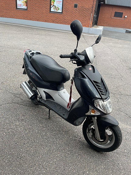 Kymco Super 9 2 of 4