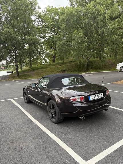 Mazda MX-5 2 of 5