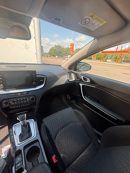 Kia Ceed 2 of 8