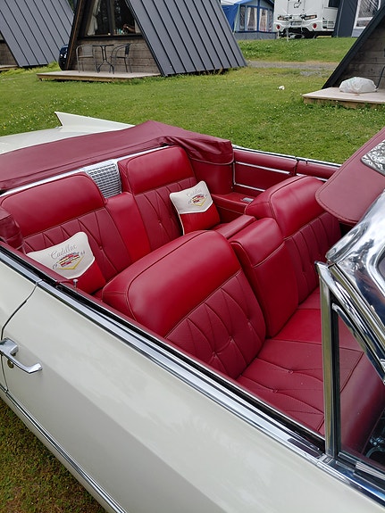 Cadillac Deville 4 of 11