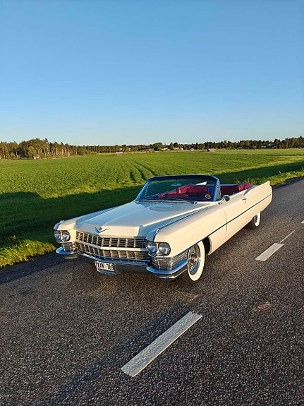 Cadillac Deville 10 of 11