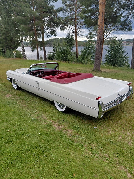 Cadillac Deville 3 of 11