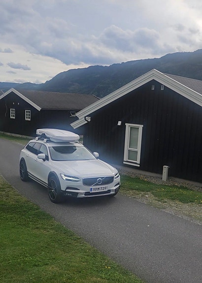 Volvo V90 Cross Country 2 of 5