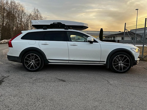 Volvo V90 Cross Country 3 of 5