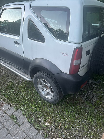 Suzuki Jimny 2 of 15