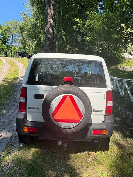 Suzuki Jimny 13 of 15