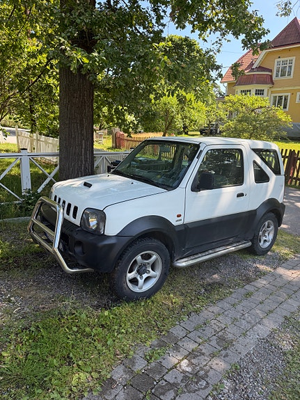 Suzuki Jimny 15 of 15
