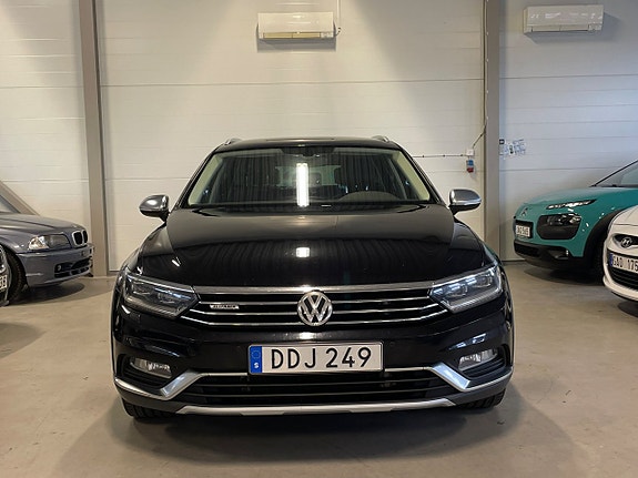 Volkswagen Passat Alltrack 3 of 5