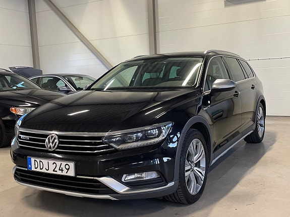 Volkswagen Passat Alltrack 2 of 5