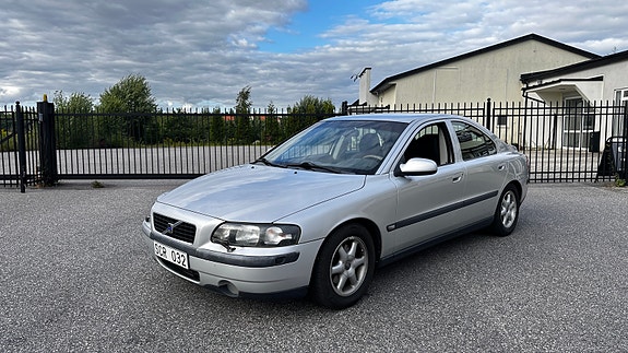 Volvo S60 2 of 6