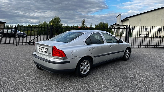 Volvo S60 4 of 6