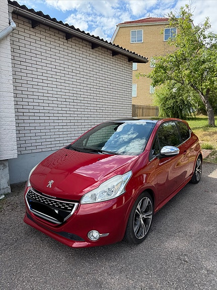 Peugeot 208 2 of 5