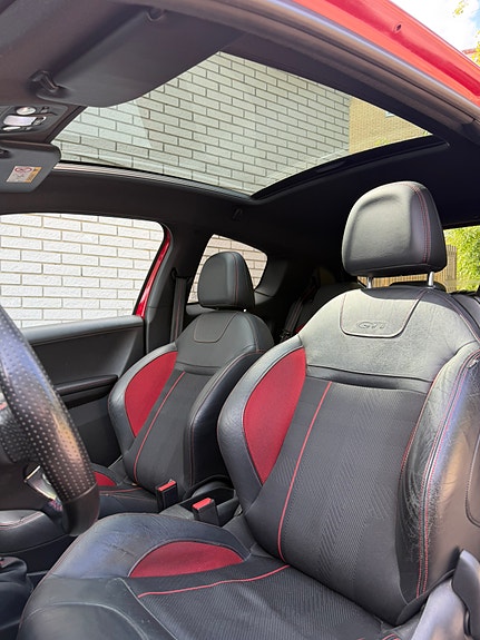 Peugeot 208 5 of 5