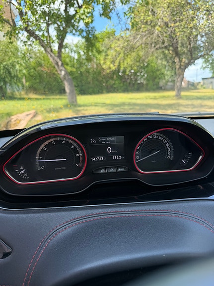 Peugeot 208 4 of 5