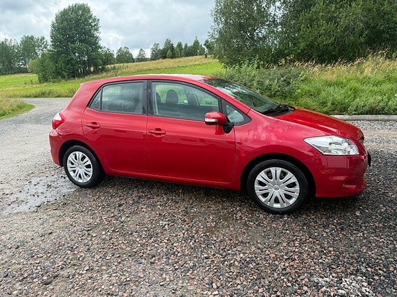 Toyota Auris 4 of 5