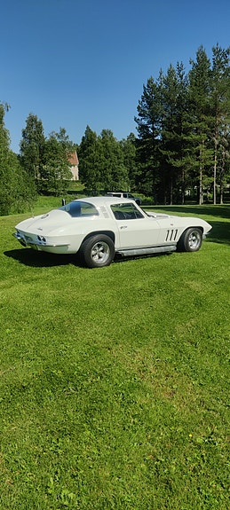 Chevrolet Corvette 5 of 5