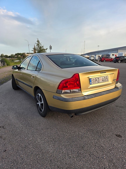 Volvo S60 2 of 16
