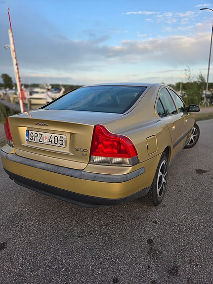 Volvo S60 11 of 16