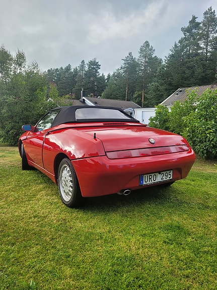 Alfa Romeo Spider 2 of 5