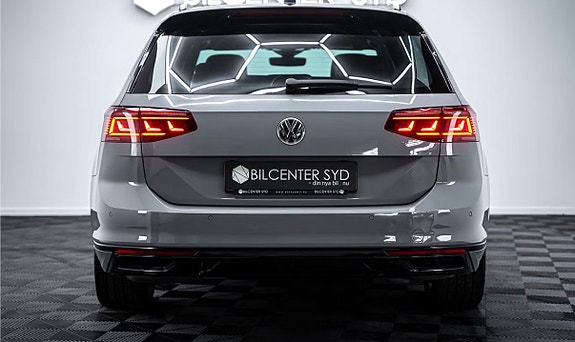 Volkswagen Passat 10 of 16
