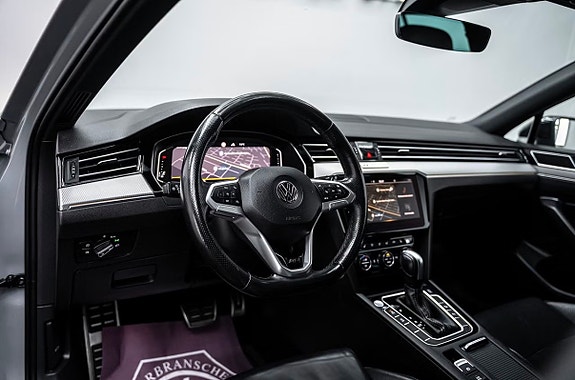 Volkswagen Passat 12 of 16