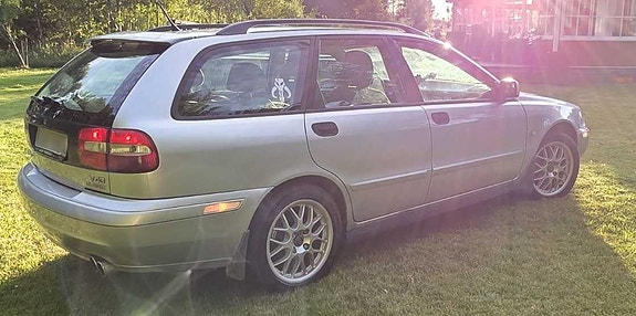 Volvo V40 3 of 11