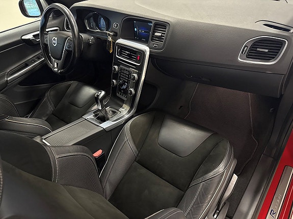 Volvo V60 8 of 25